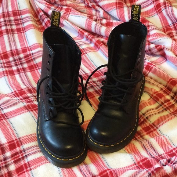 Dr. Martens Shoes - Doc martens barely worn not broken in